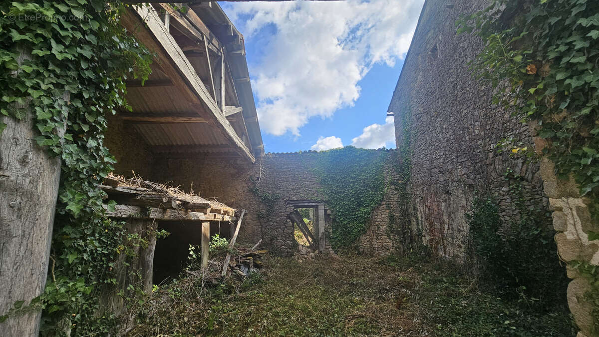 Maison à DOMPIERRE-LES-EGLISES