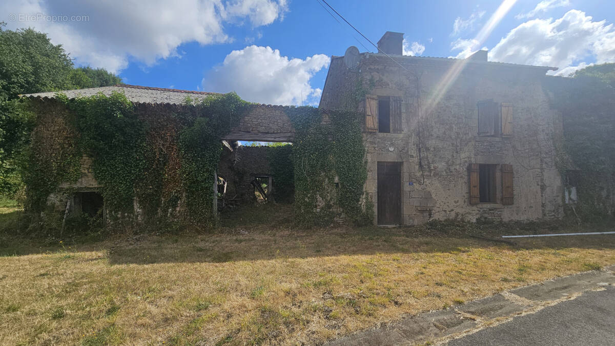Maison à DOMPIERRE-LES-EGLISES