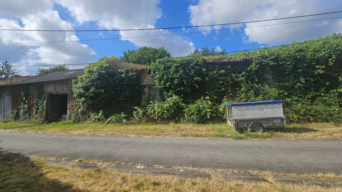 Maison à DOMPIERRE-LES-EGLISES
