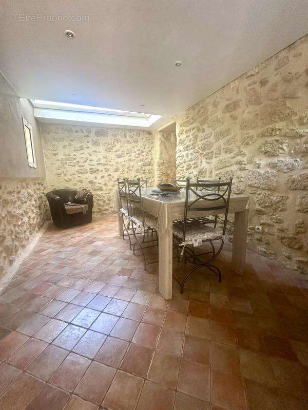 Maison à PELISSANNE