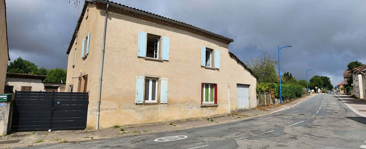 Maison à MIRANDOL-BOURGNOUNAC