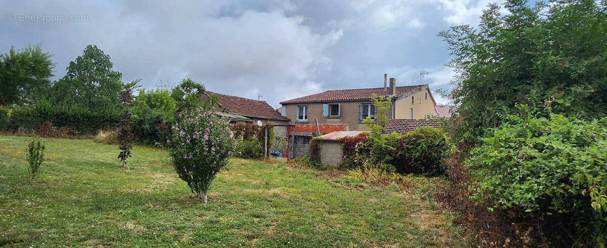 Maison à MIRANDOL-BOURGNOUNAC