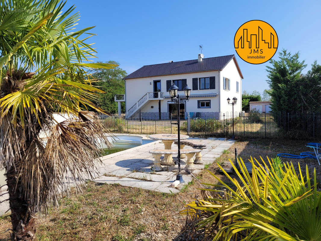 Maison à MONETAY-SUR-ALLIER