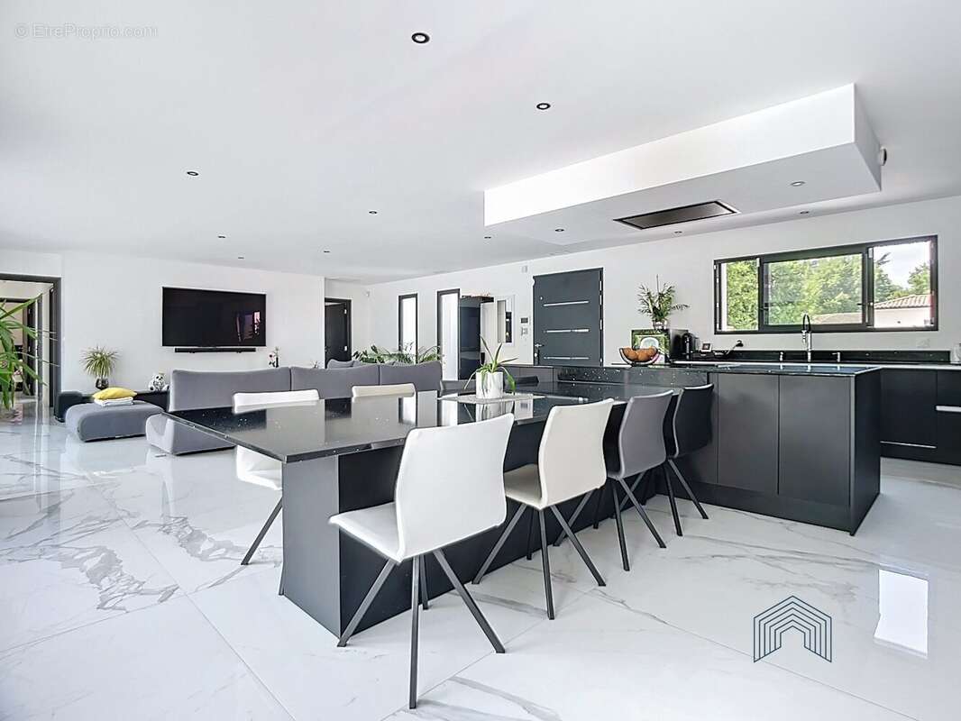 Maison à SAINT-SULPICE