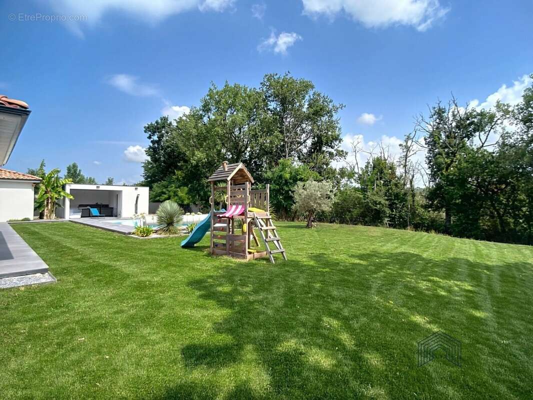 Maison à SAINT-SULPICE