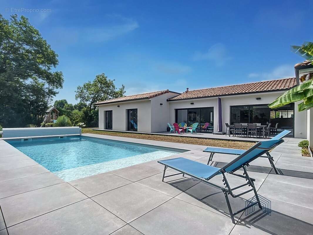 Maison à SAINT-SULPICE