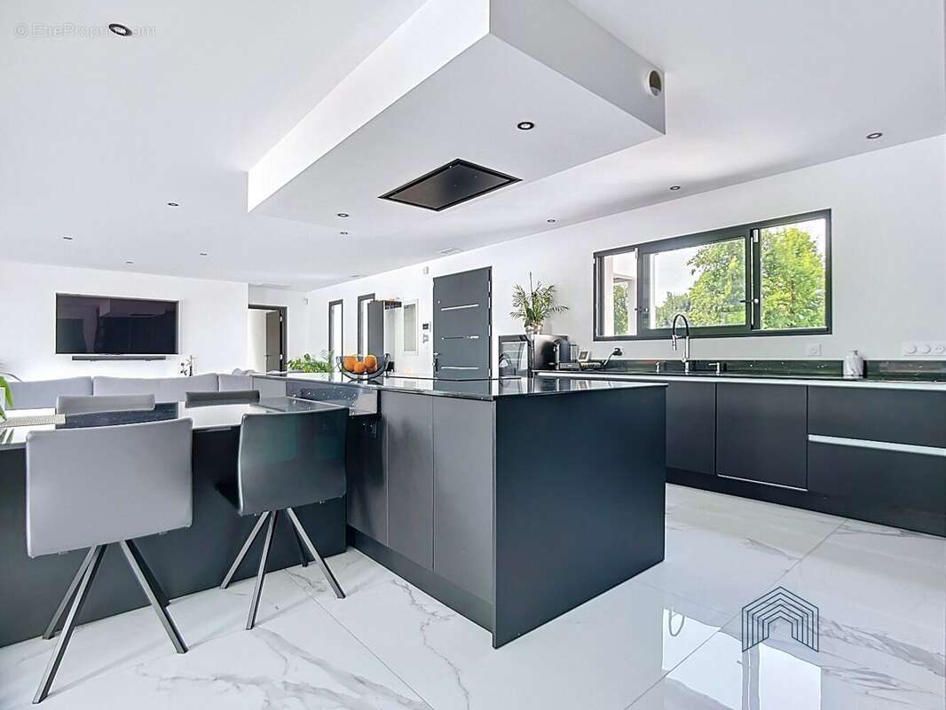 Maison à SAINT-SULPICE