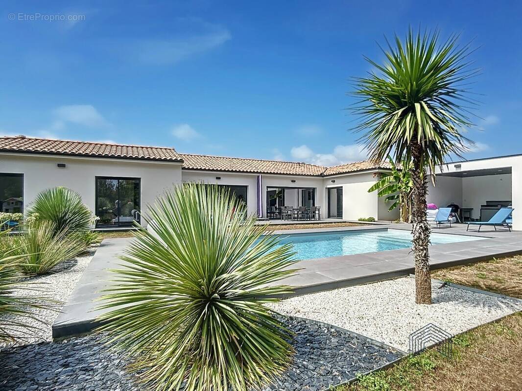 Maison à SAINT-SULPICE