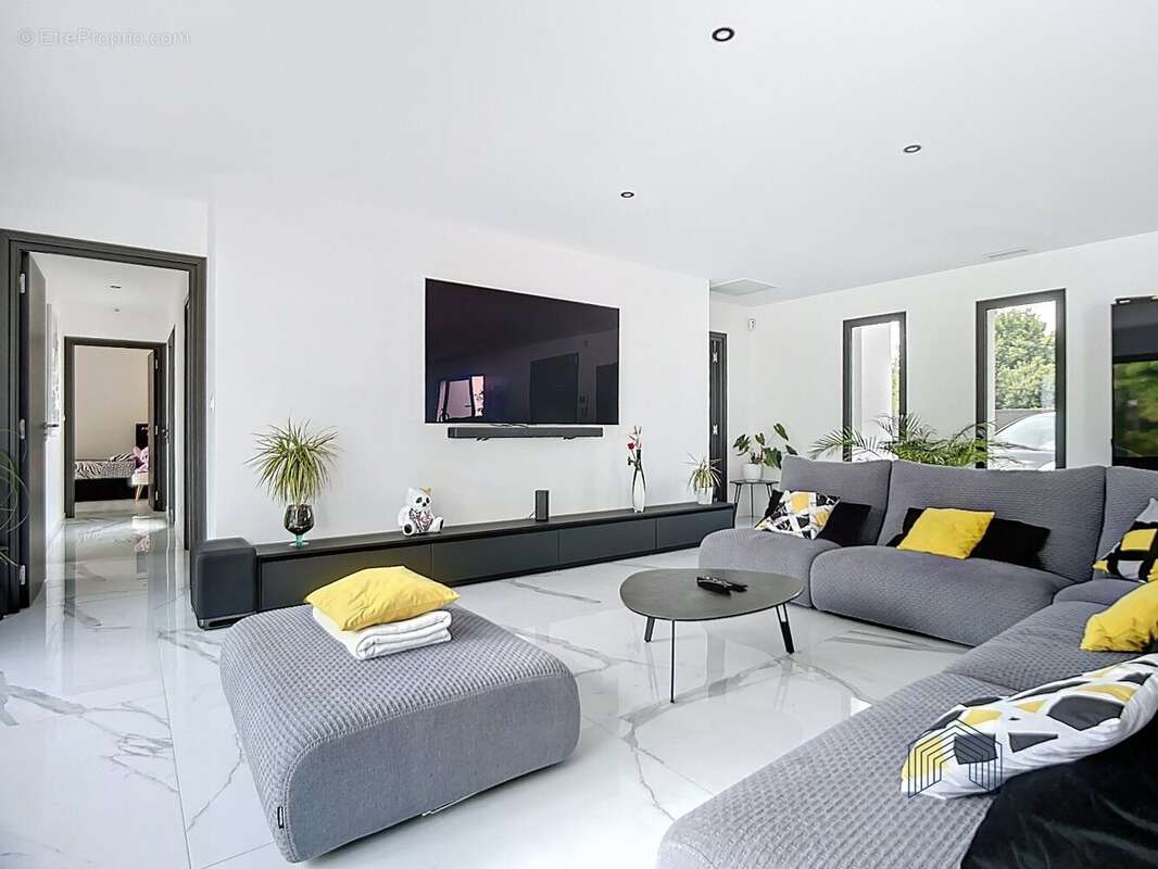 Maison à SAINT-SULPICE