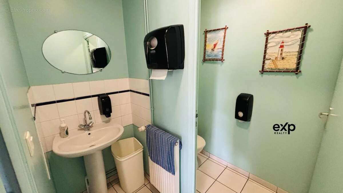 Commerce à CARELLES