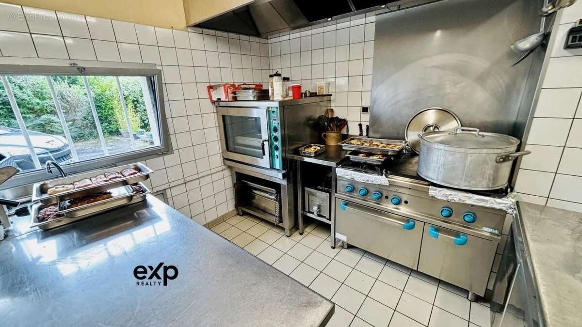 Commerce à CARELLES