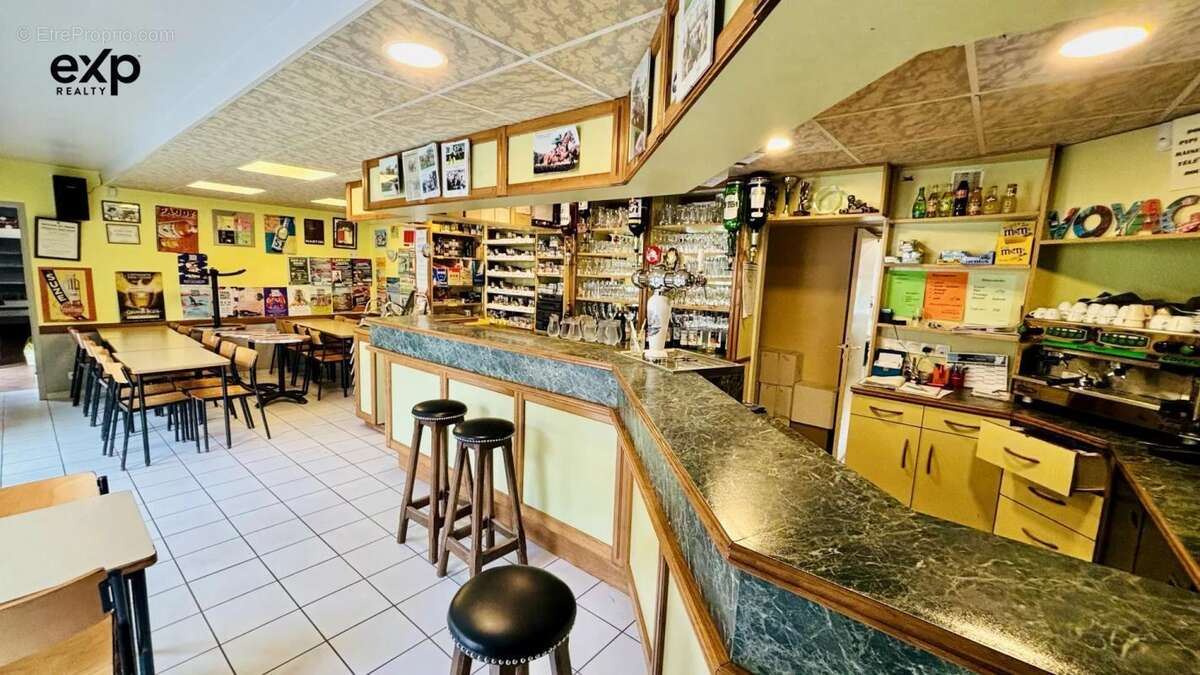 Commerce à CARELLES