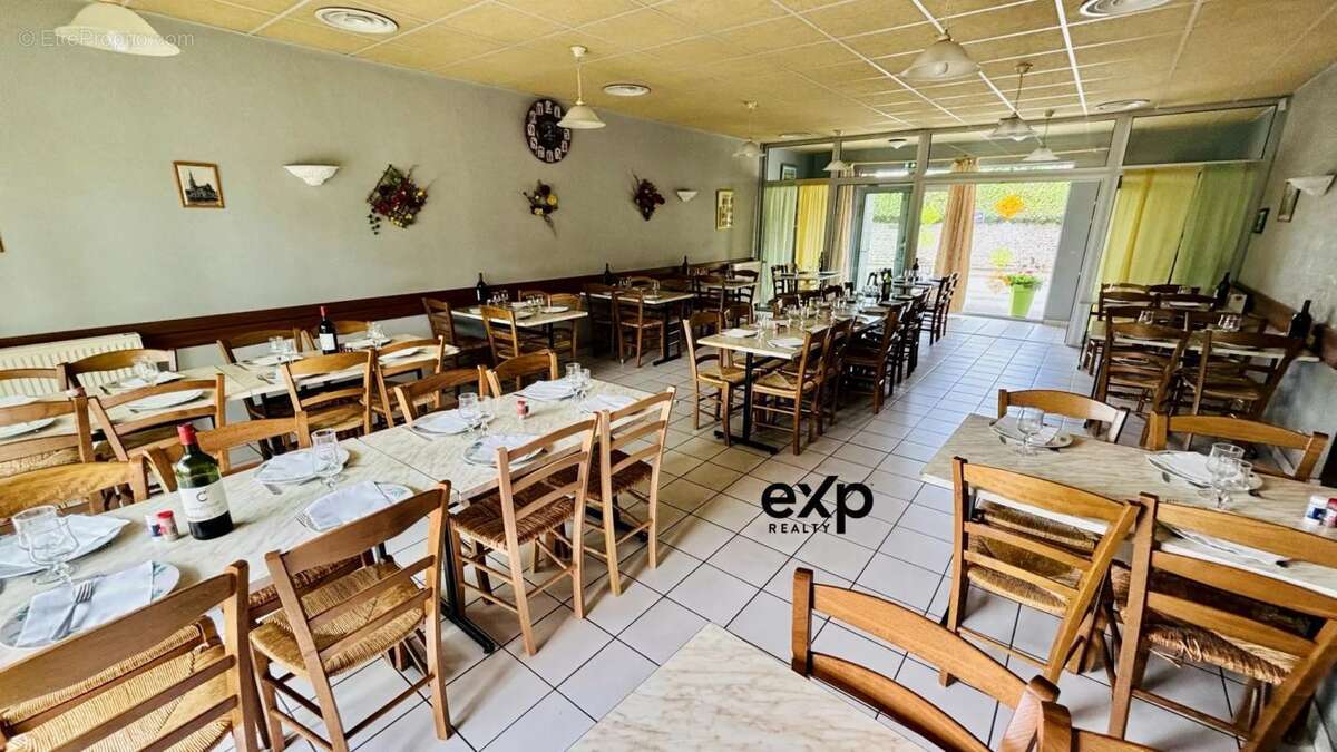 Commerce à CARELLES