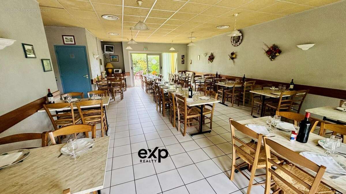 Commerce à CARELLES