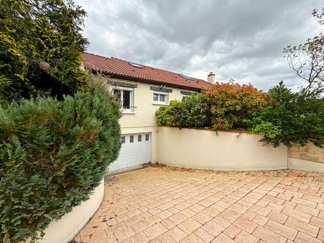 Maison à FLEURY-LES-AUBRAIS