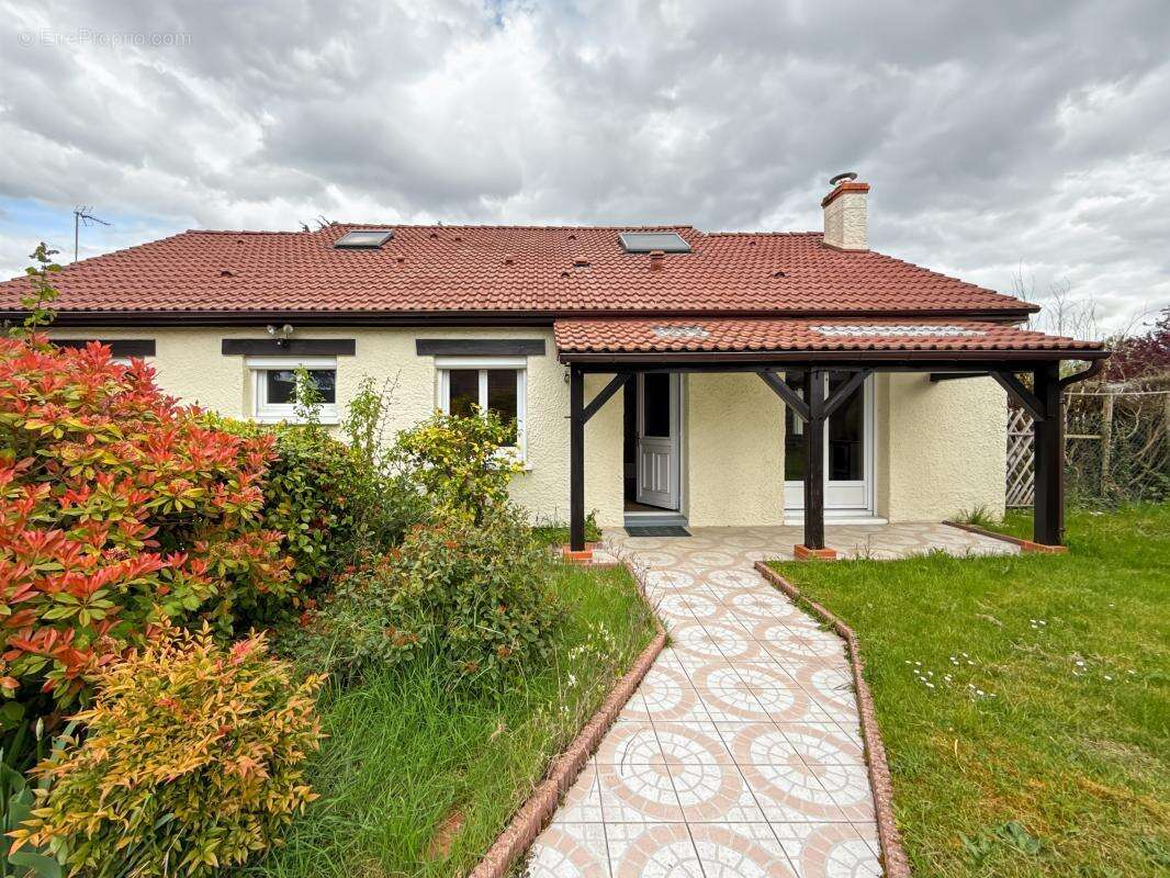 Maison à FLEURY-LES-AUBRAIS