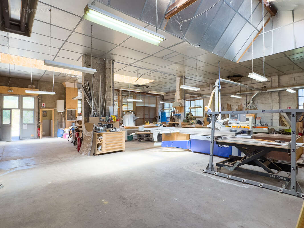 Commerce à LA VOULTE-SUR-RHONE