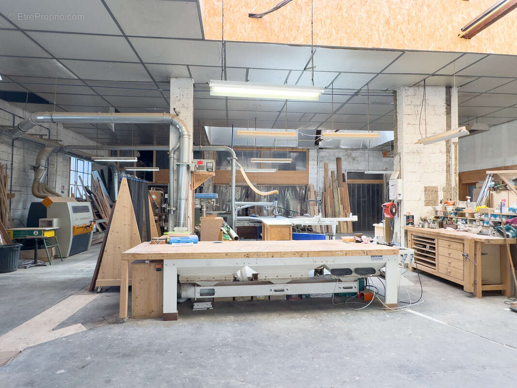 Commerce à LA VOULTE-SUR-RHONE