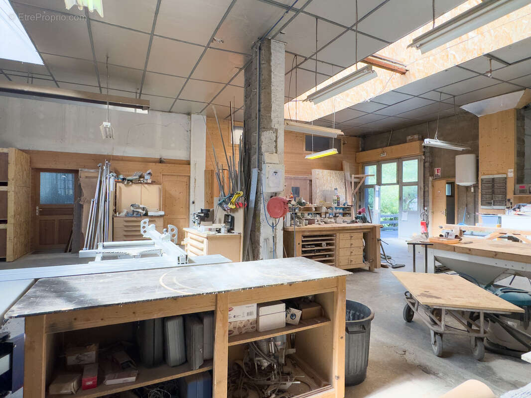 Commerce à LA VOULTE-SUR-RHONE