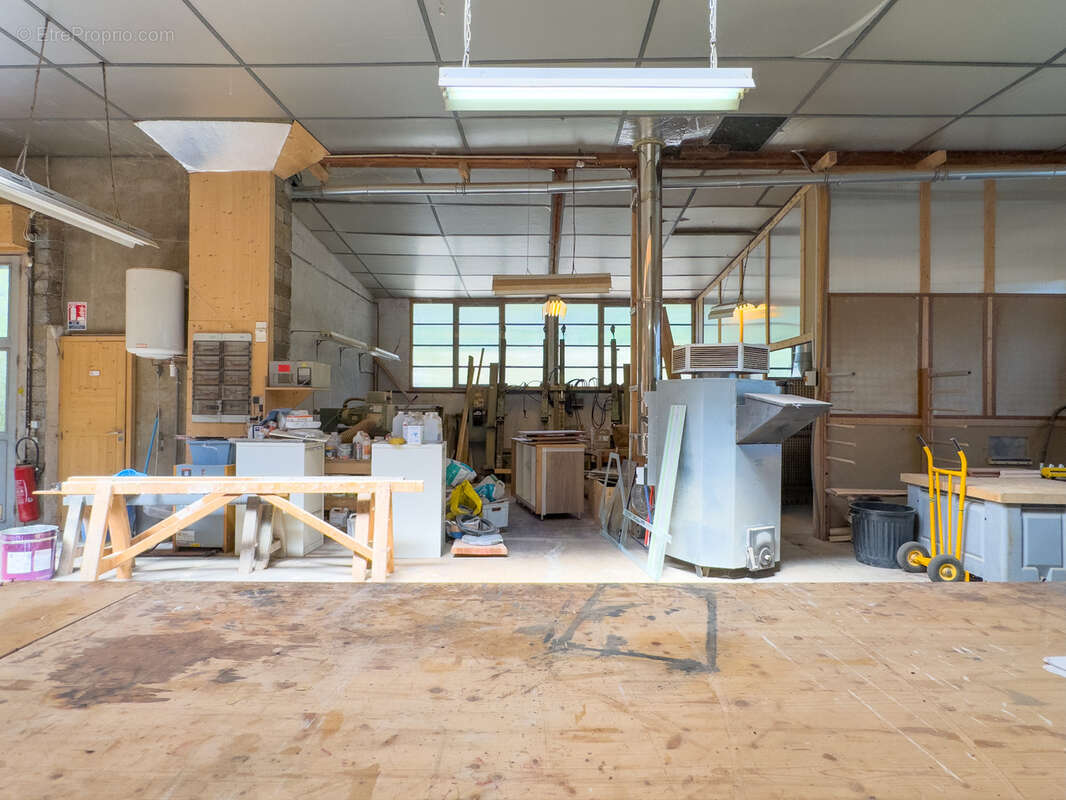 Commerce à LA VOULTE-SUR-RHONE