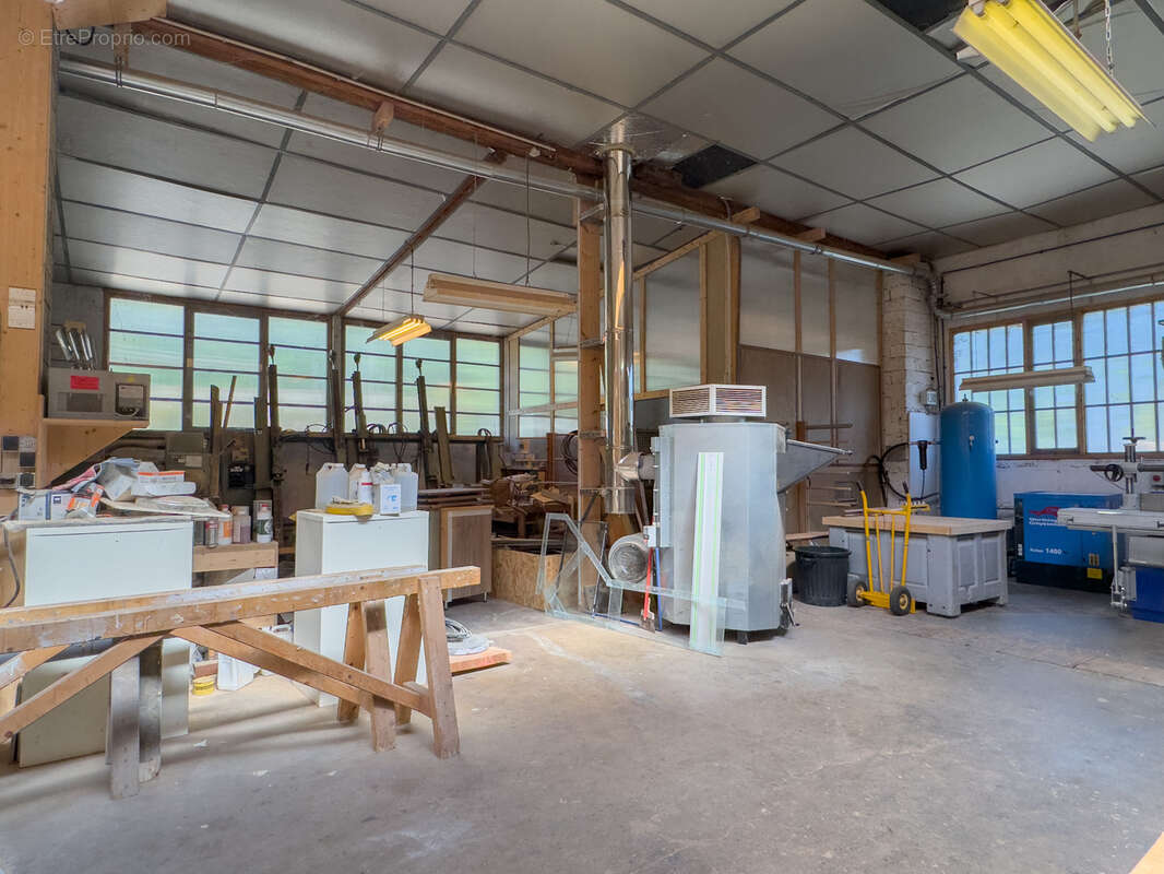 Commerce à LA VOULTE-SUR-RHONE