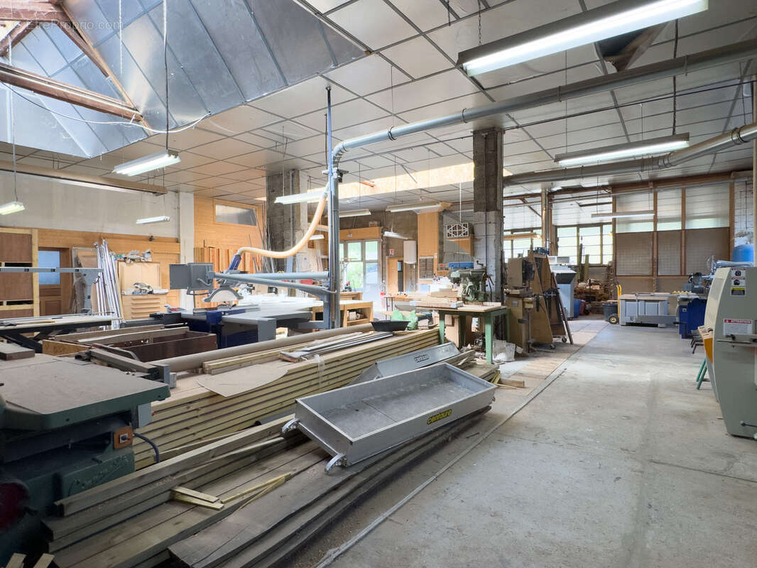 Commerce à LA VOULTE-SUR-RHONE