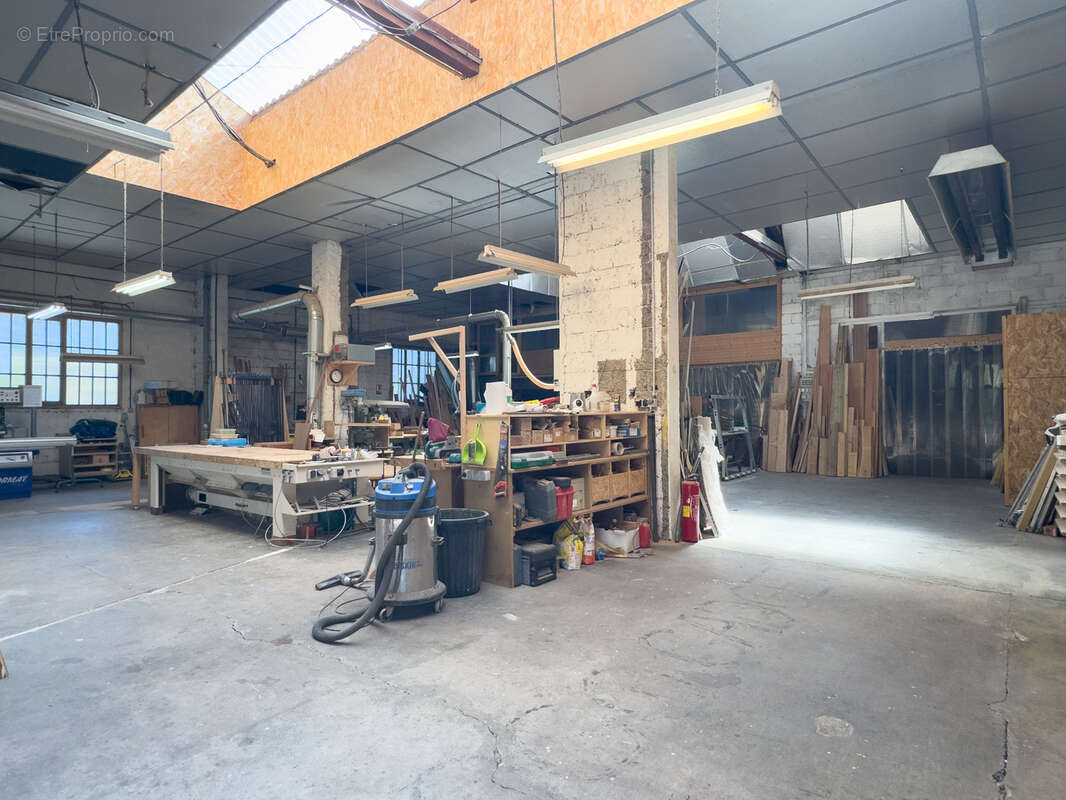 Commerce à LA VOULTE-SUR-RHONE