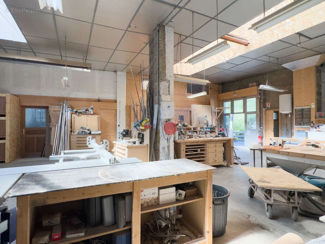 Commerce à LA VOULTE-SUR-RHONE