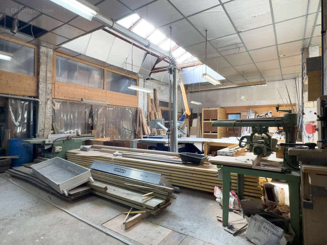 Commerce à LA VOULTE-SUR-RHONE