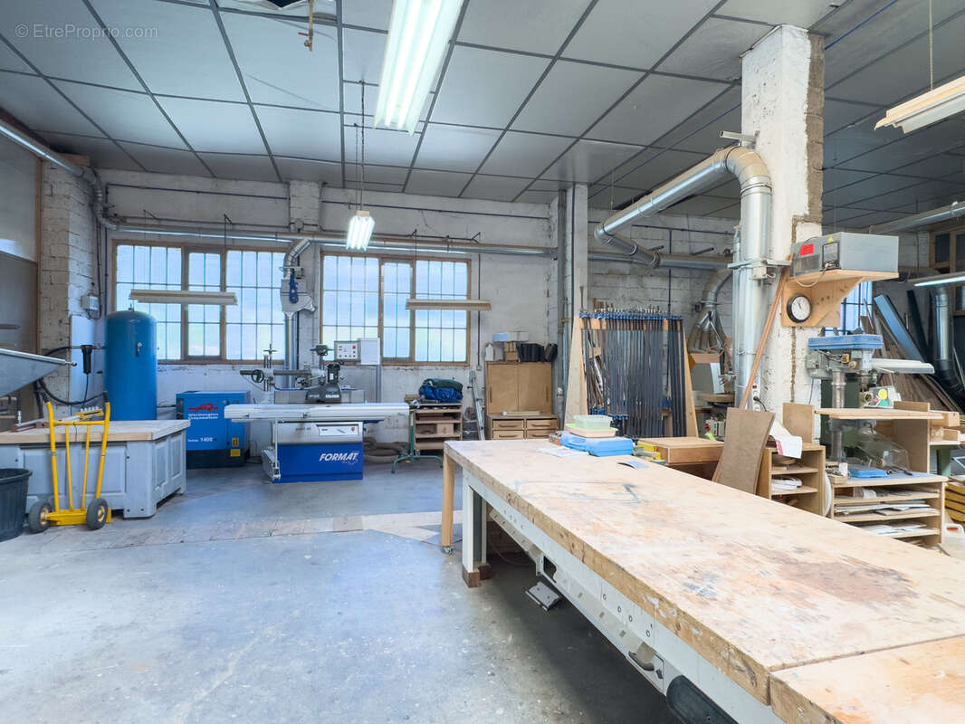 Commerce à LA VOULTE-SUR-RHONE