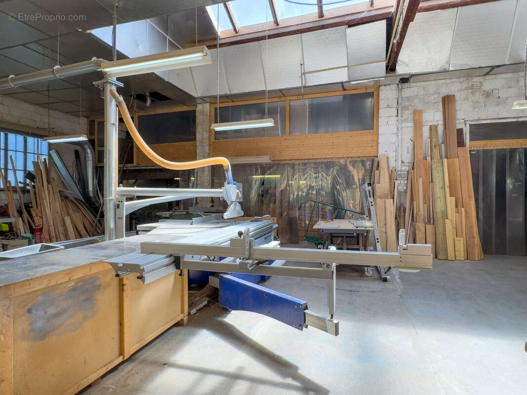 Commerce à LA VOULTE-SUR-RHONE