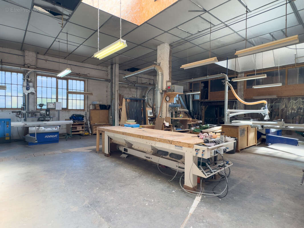 Commerce à LA VOULTE-SUR-RHONE