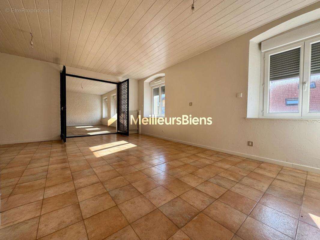 Appartement à VIEUX-CHARMONT