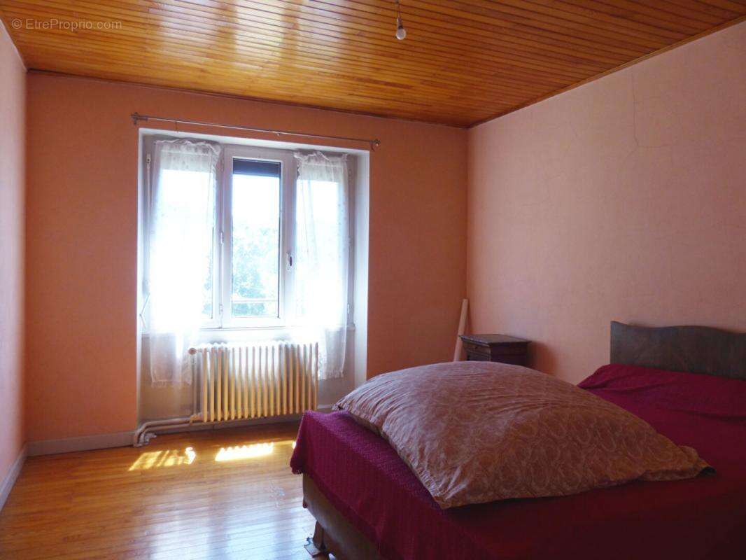 Maison à SAINT-HOSTIEN