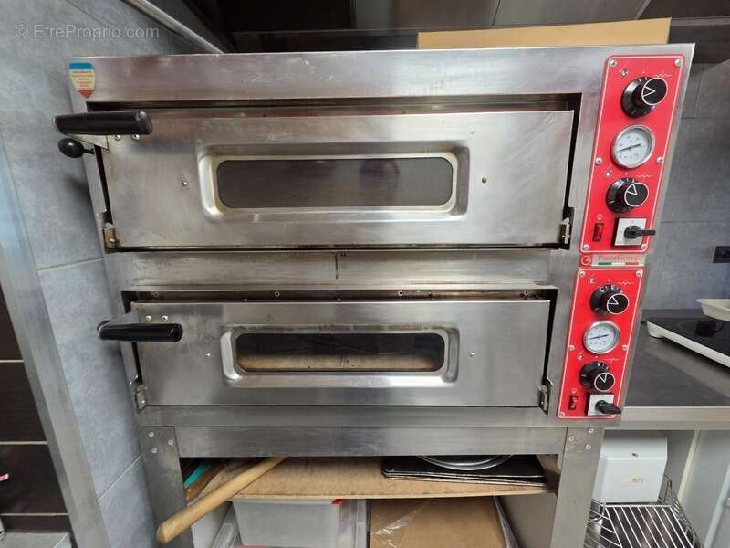 Commerce à SAINT-JULIEN-LES-ROSIERS