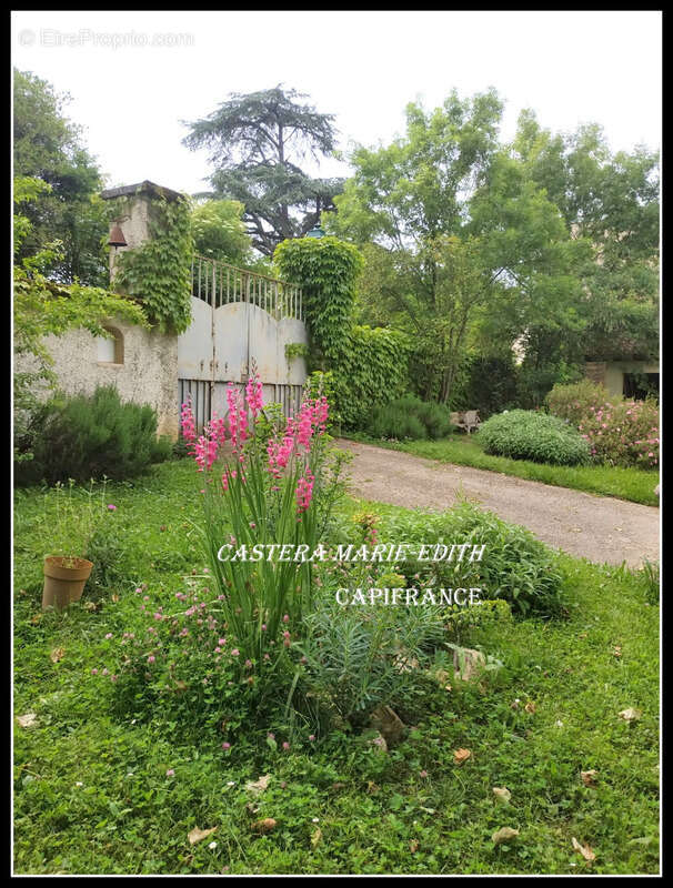 Maison à CASTERA-VERDUZAN