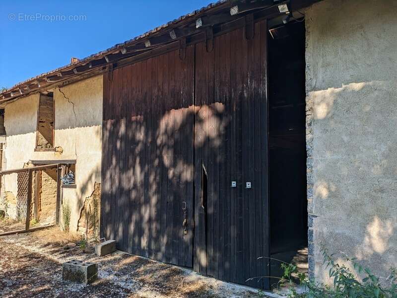 Maison à COURTES