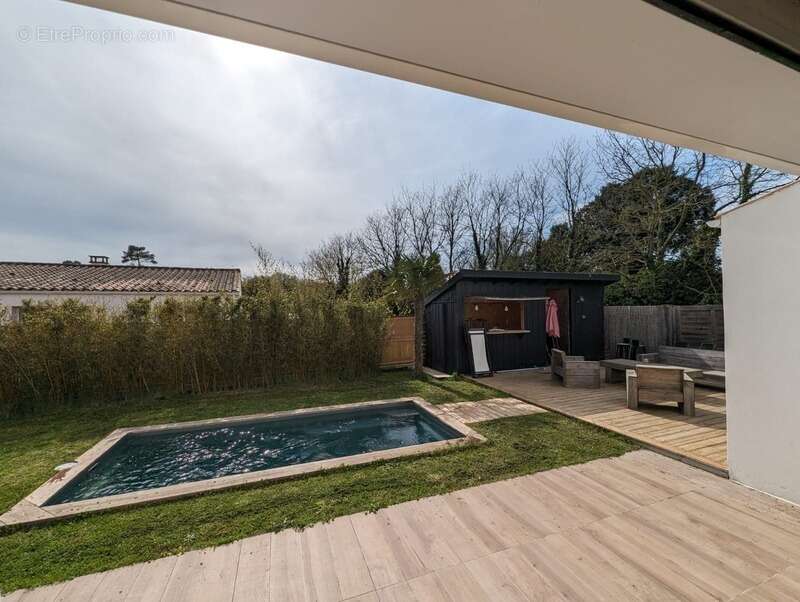 Commerce à LE GRAND-VILLAGE-PLAGE