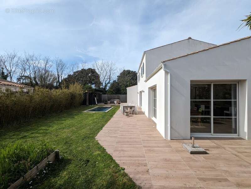 Commerce à LE GRAND-VILLAGE-PLAGE