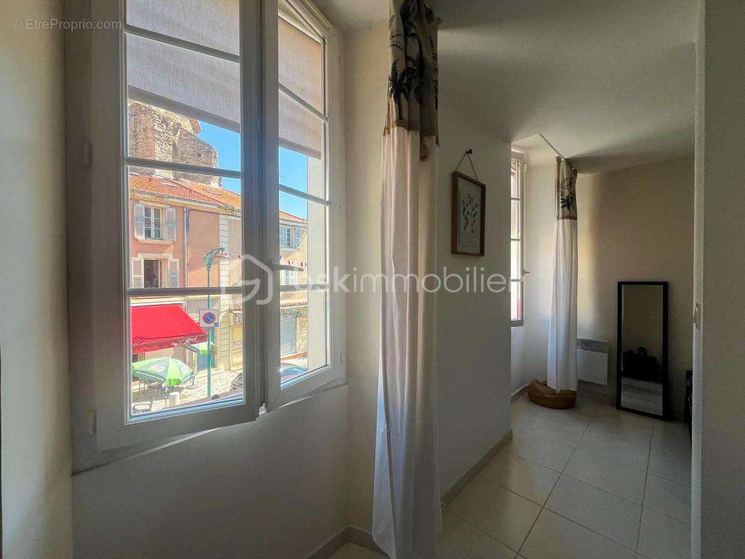 Appartement à LE MUY