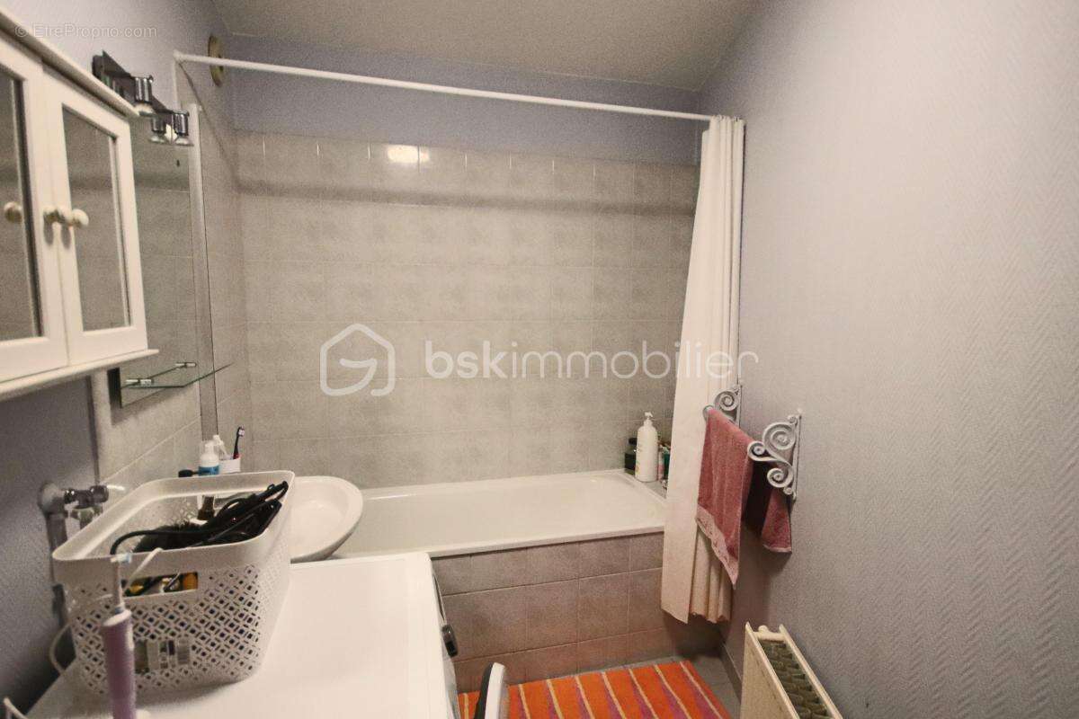 Appartement à COMBS-LA-VILLE