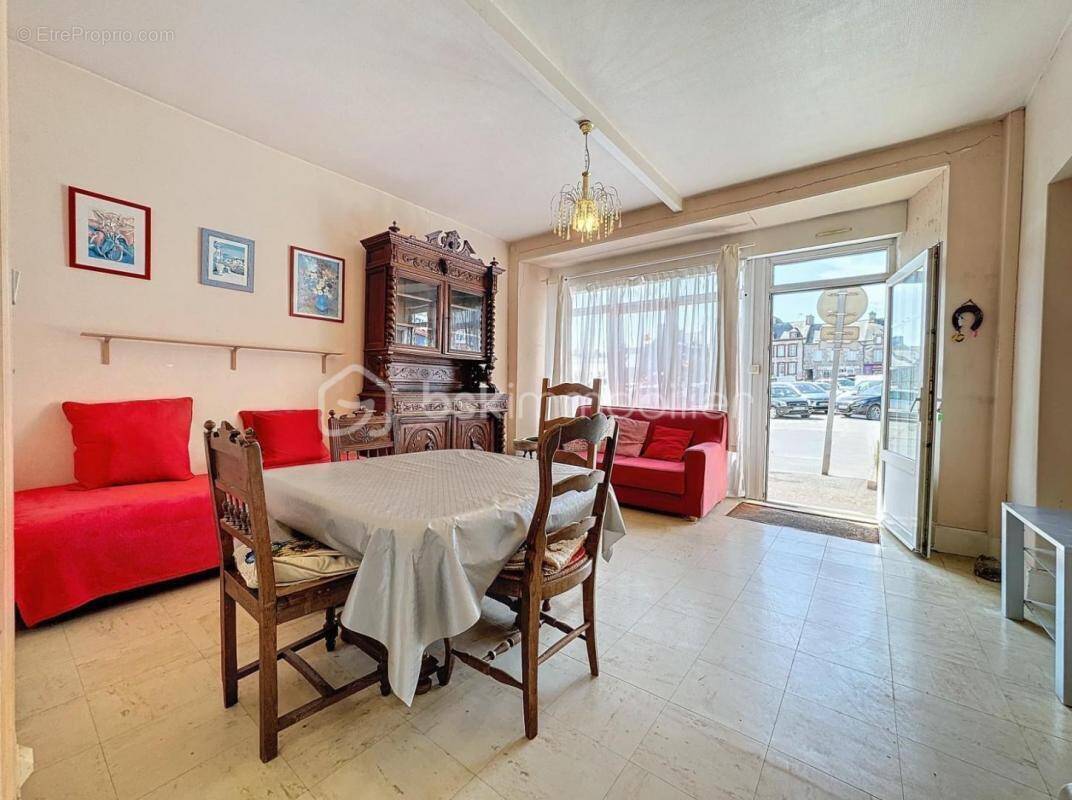 Maison à SAINT-PIERRE-EGLISE