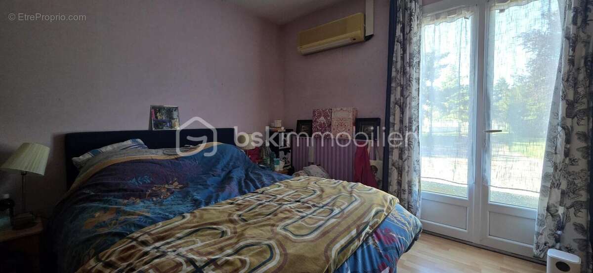 Maison à SAINT-MEDARD-DE-GUIZIERES