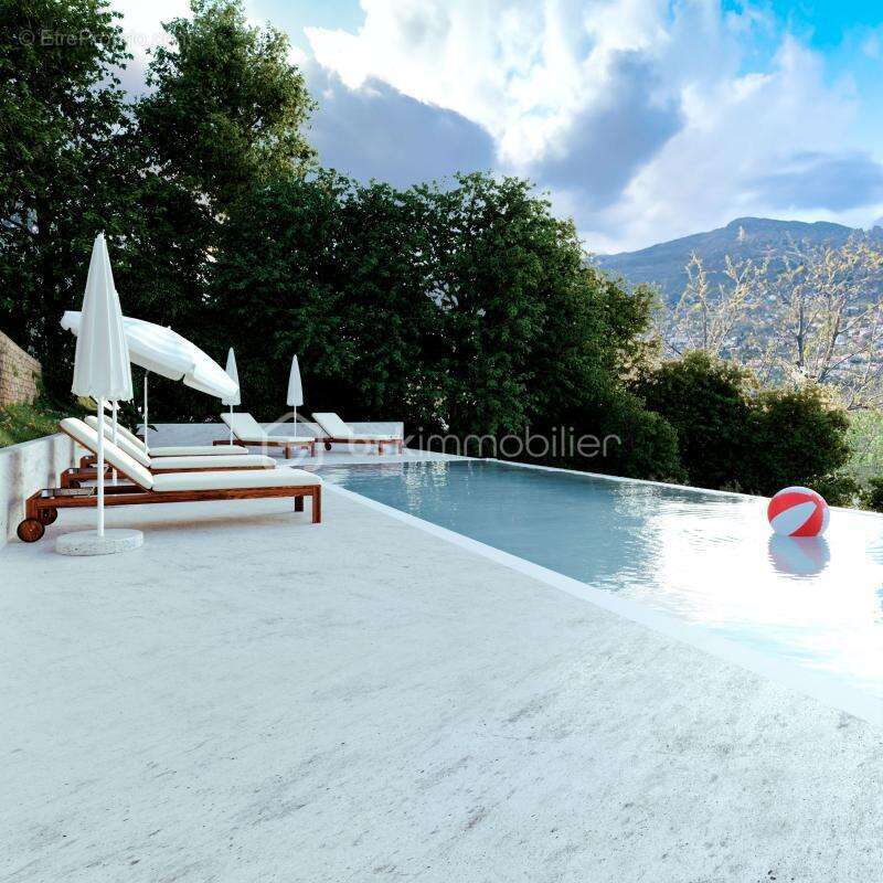 Terrain à CHATEAUNEUF-GRASSE