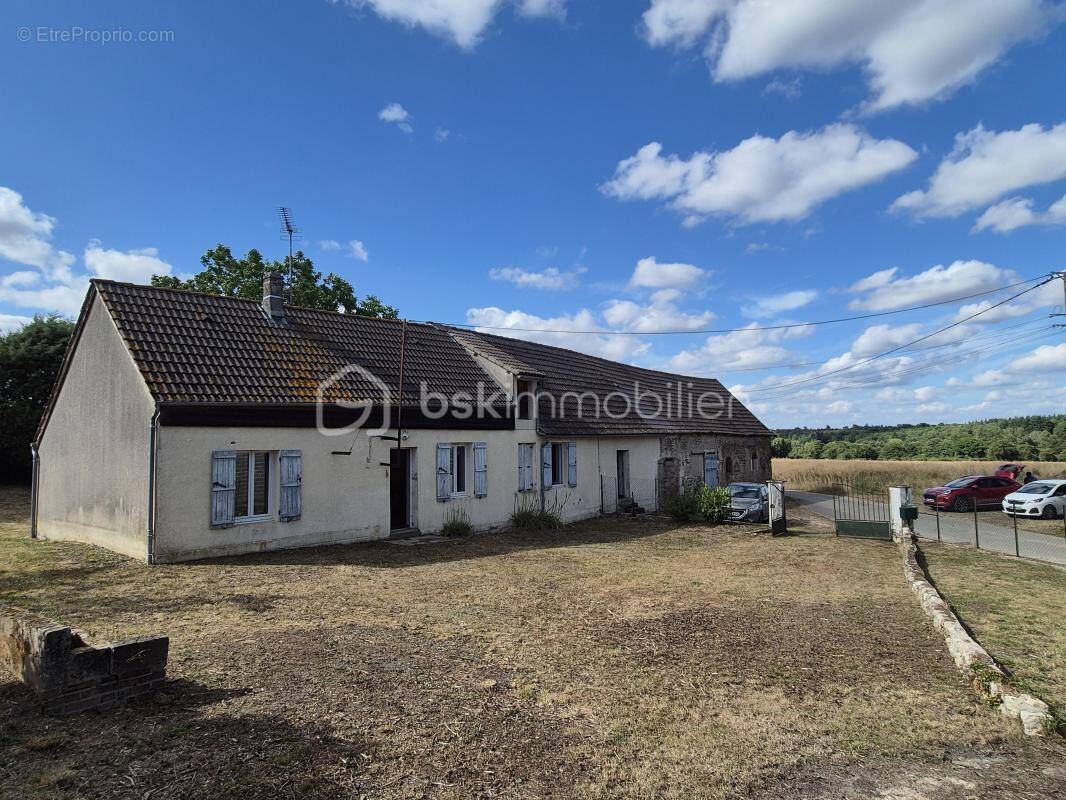 Maison à AUTRY-LE-CHATEL