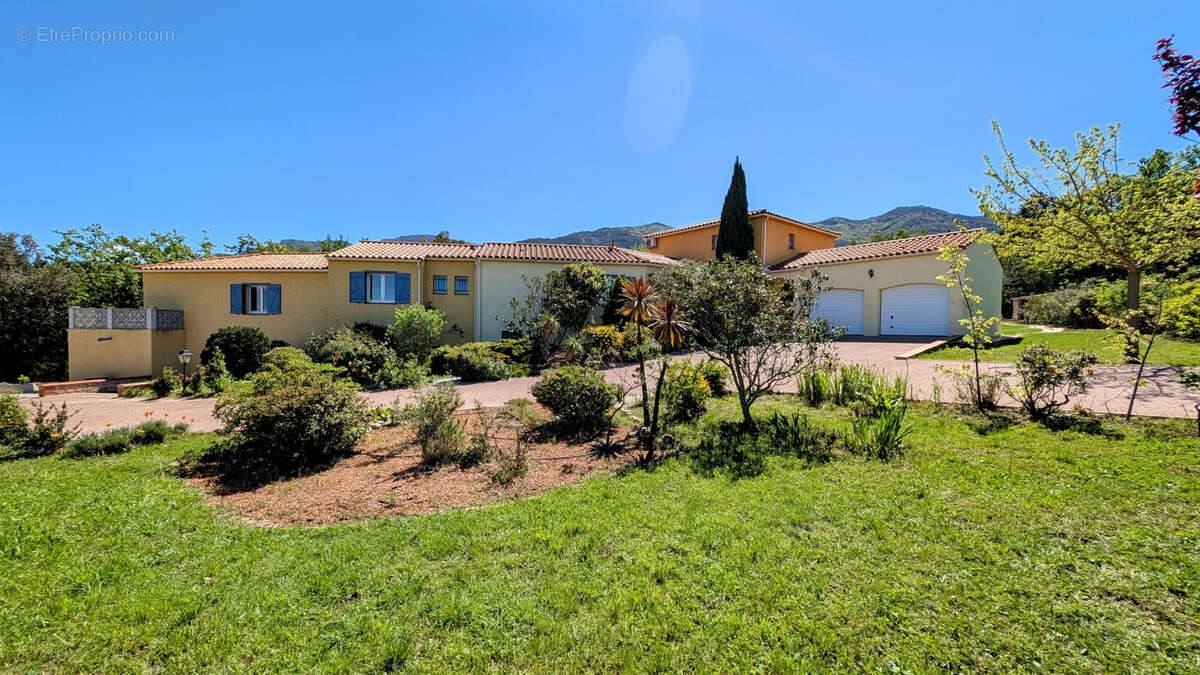 Maison à VILLELONGUE-DELS-MONTS