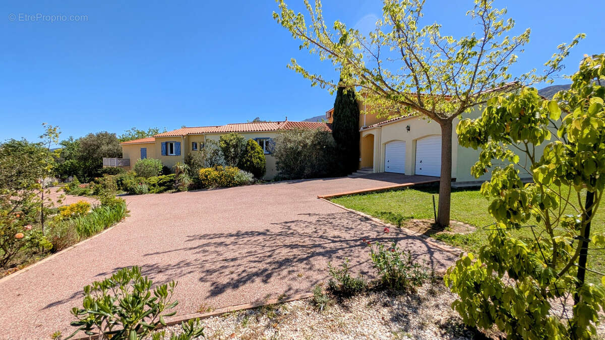 Maison à VILLELONGUE-DELS-MONTS
