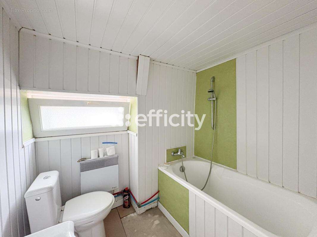 Appartement à VILLEDIEU-LES-POELES