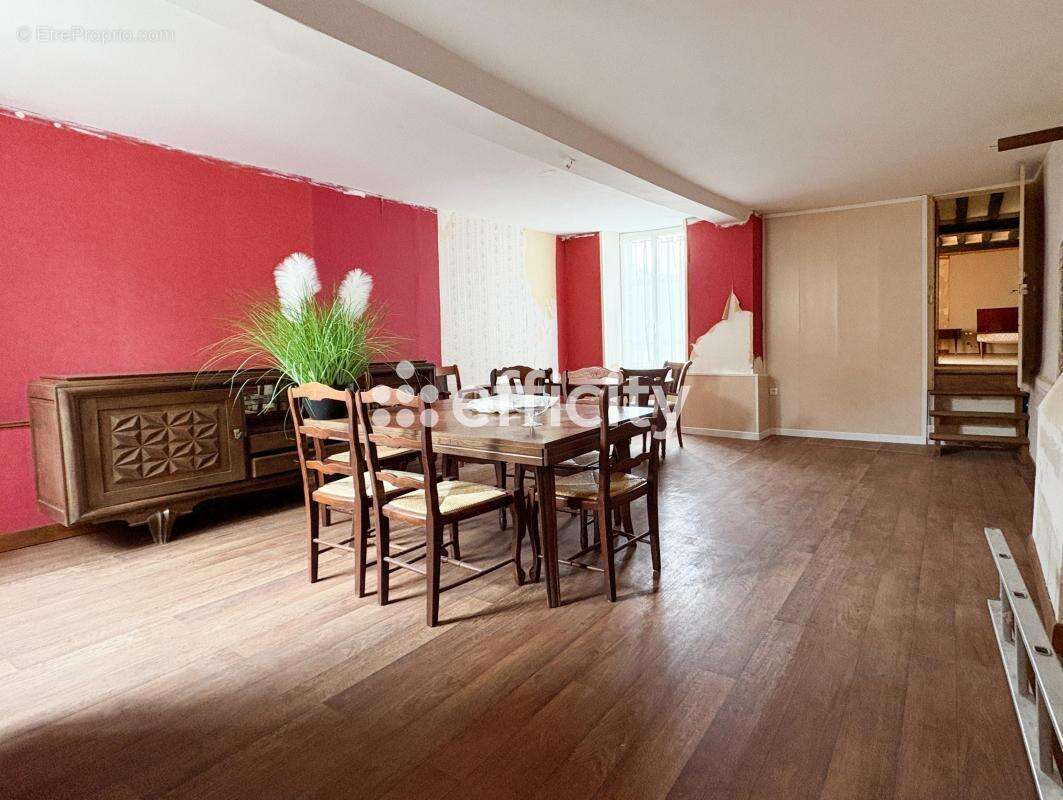 Appartement à VILLEDIEU-LES-POELES