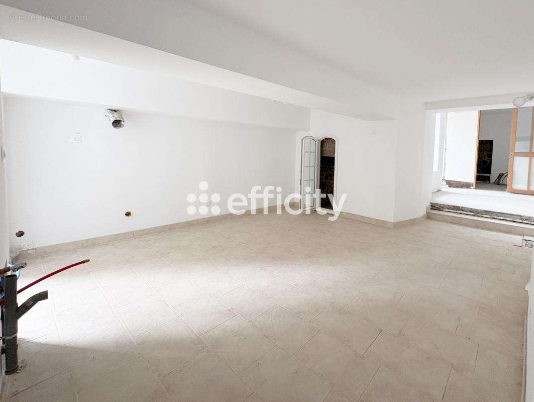 Appartement à VILLEDIEU-LES-POELES